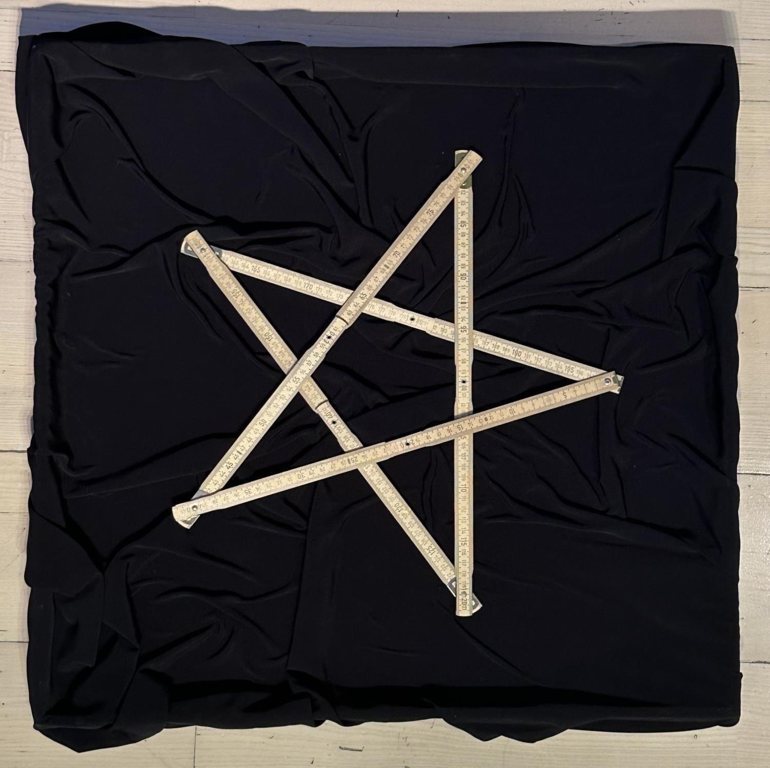 Star - Maurizio Cattelan 