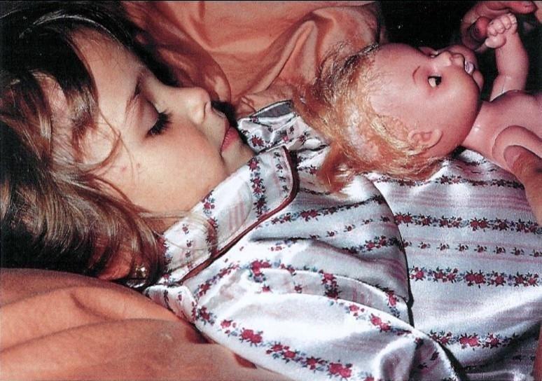 Lena (mit Puppe) - Stefan Banz 