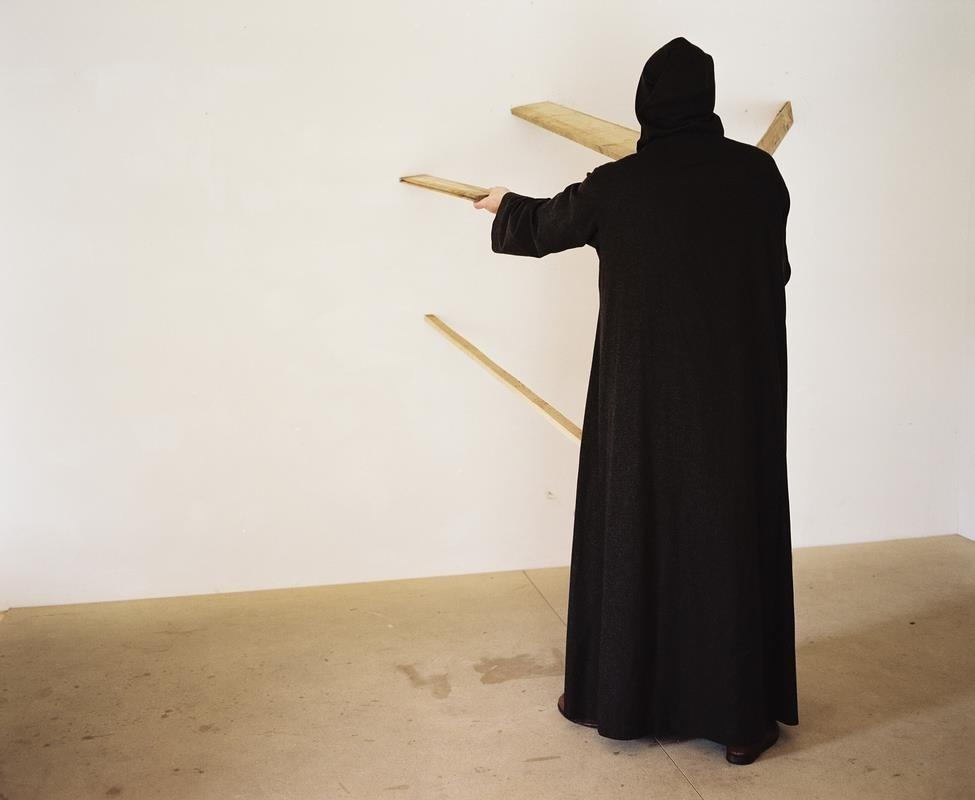 O.T. (Gaitan als Mönch) - Erwin Wurm 