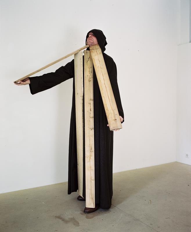 O.T. (Gaitan als Mönch) - Erwin Wurm 
