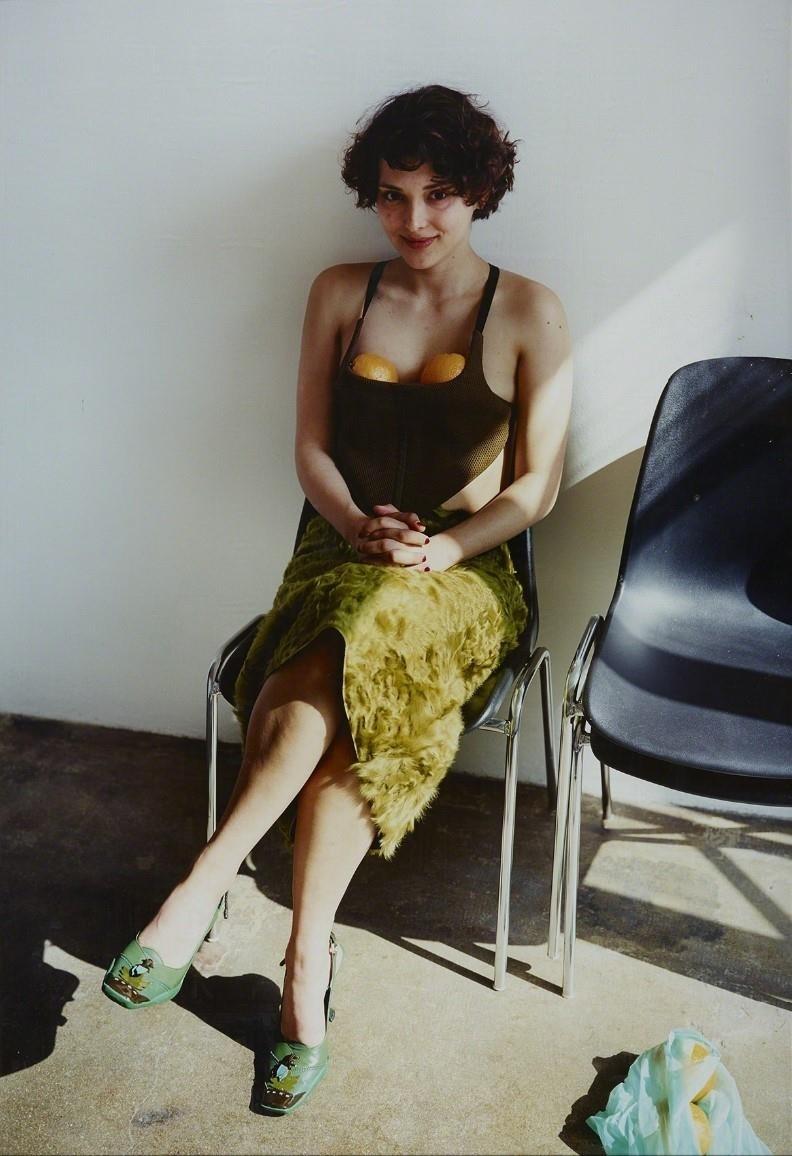 Frau mit Orangen - Erwin Wurm 